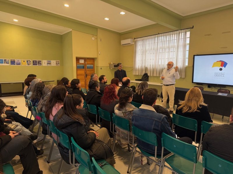 Laben Chile y Escuela de la Industria Gráfica firman convenio de colaboración